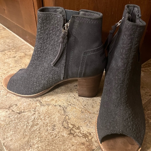 Women’s Tom’s Open Toe Shoes - Picture 2 of 5